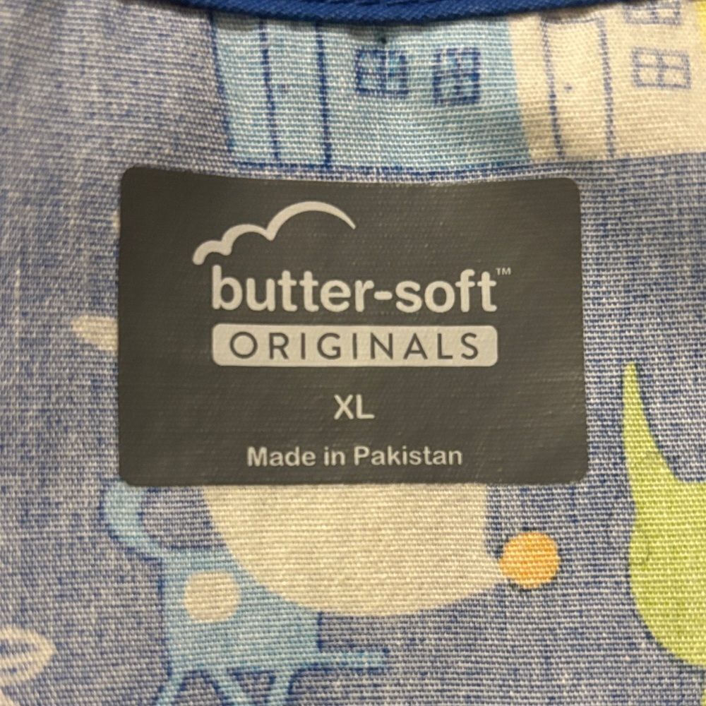 BUTTER - SOFT DOG PRINT SCRUB TOP - Picture 4 of 4